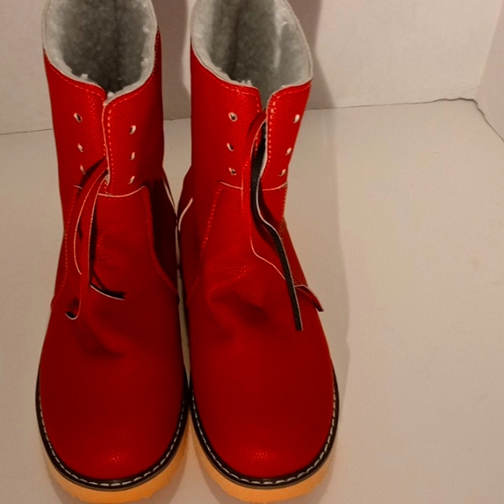 Never worn before Irish Leather  Cotton Lined Snow Boots.
